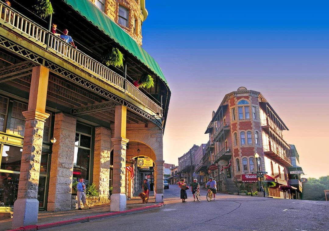 Glass Cabin Eureka Springs Esterno foto